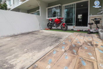 *****ทาวน์เฮ้าส์มือสองย่านนนทบุรี ม.อินดี้ บางใหญ่ คุณภาพระดับแบรนด์ L&H บนเนื้อที่ 18.1 ตร.ว. ฟังก์ชัน 2 ห้องนอน 3 ห้องน้ำ 1 ที่จอดรถ ตกแต่งสไตล์โมเดิร์น เพียง 700 ม.ก็ถึงถ.กาญจนาฯ ใกล้เซ็นทรัลเวสต์เกต และรถไฟฟ้าสายสีม่วง "สถานีตลาดบางใหญ่"